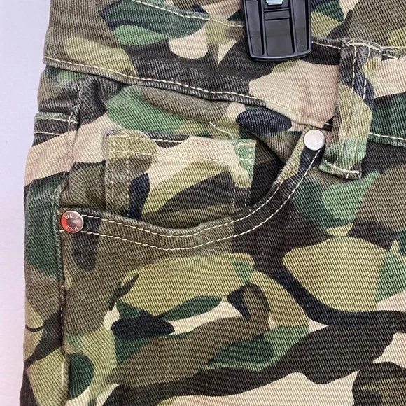 VENUS CAMO DENIM SHORTS NWOT SIZE 16 - Picture 2 of 10